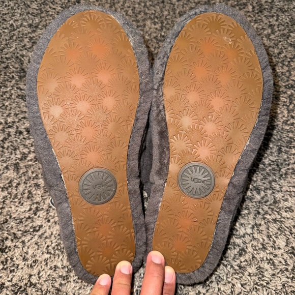 Amazing condition Ugg slippers! - Picture 4 of 10